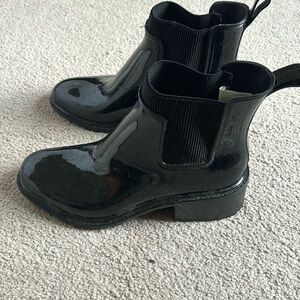 Black target boots
